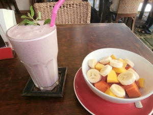 Raspberry and mint coconut milk smoothie and fruit salad @Dada Kafe